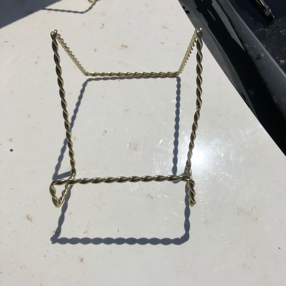 stands - Picture 2 of 4